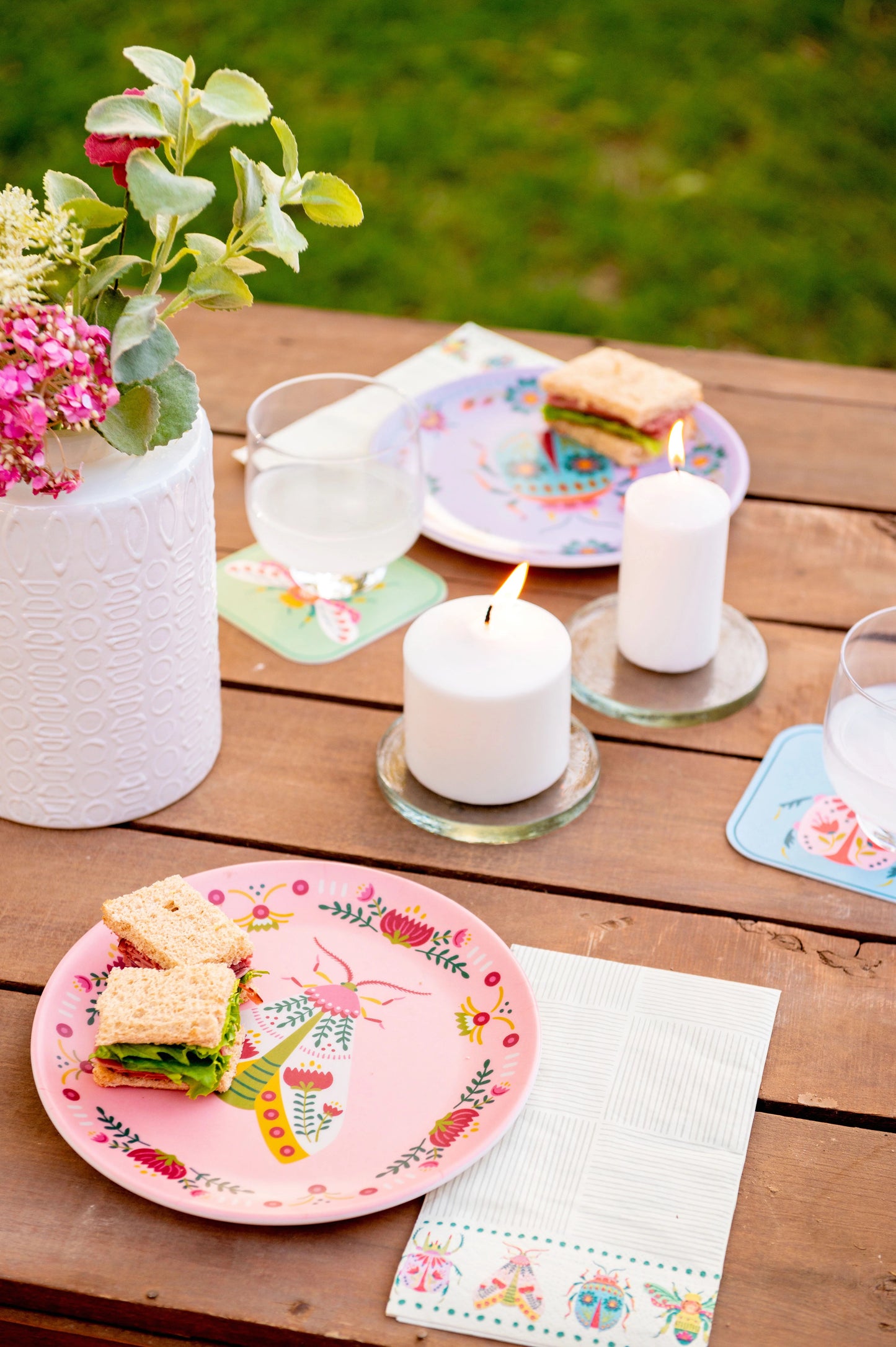 COLORFUL BUGS MELAMINE DESSERT PLATES