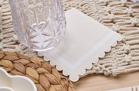 SCALLOPED EDGE CREAM COCKTAIL NAPKINS