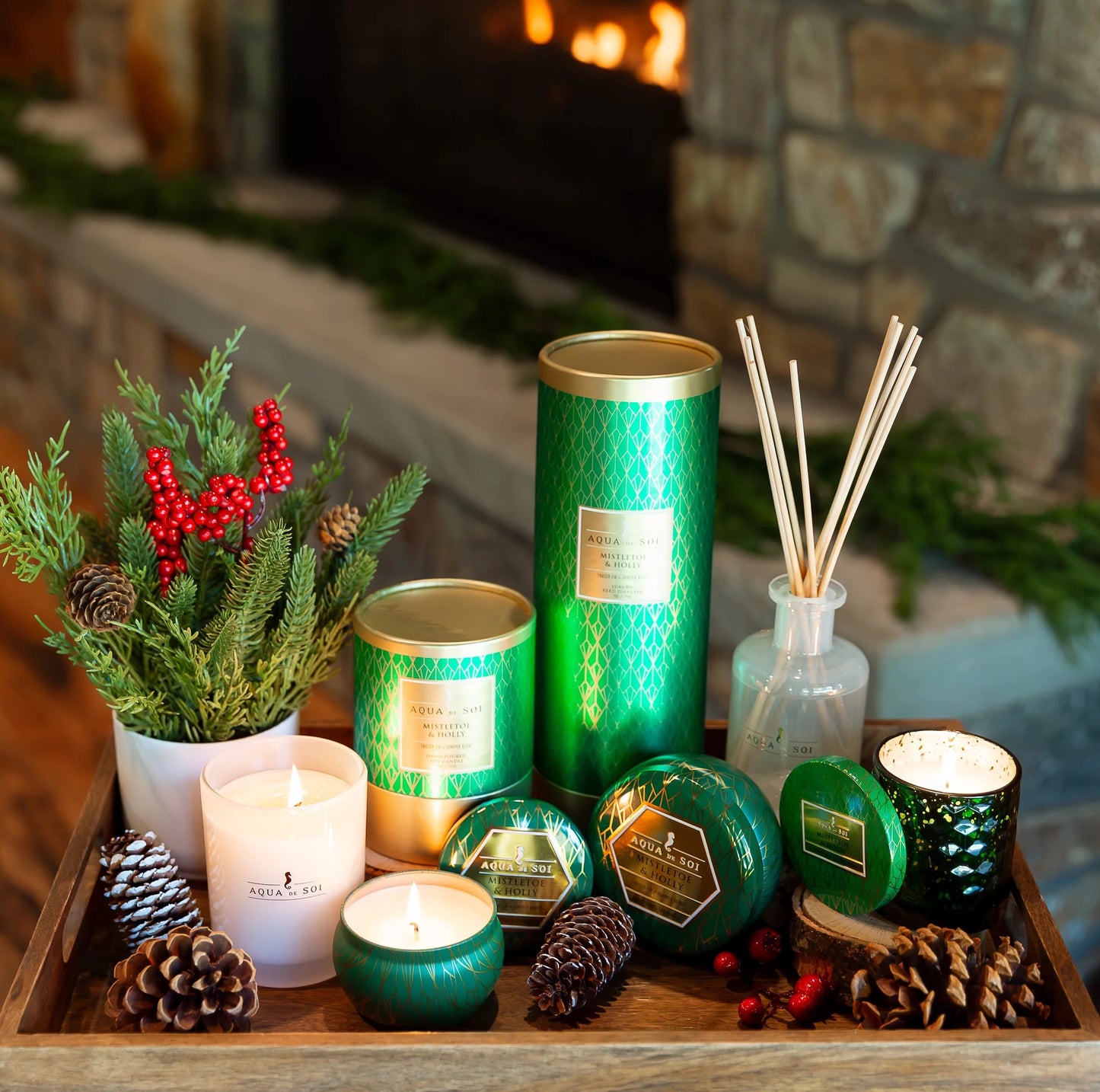 Mistletoe & Holly | 9oz Travel Tin (White)