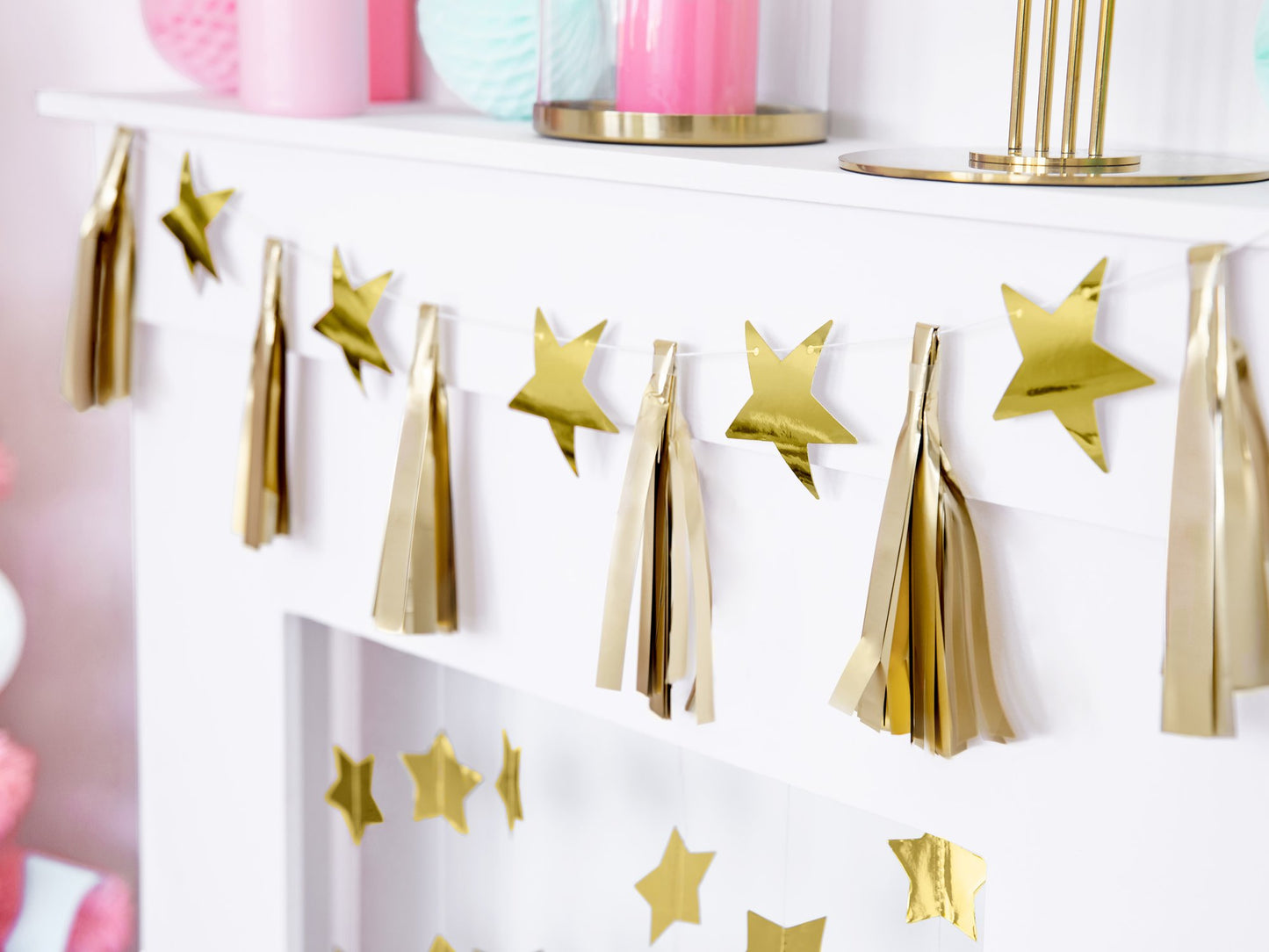 GOLD STAR & TISSUE GARLAND