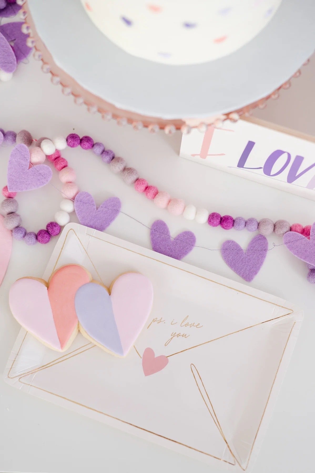 VALENTINE LOVE NOTES DINNER PLATES