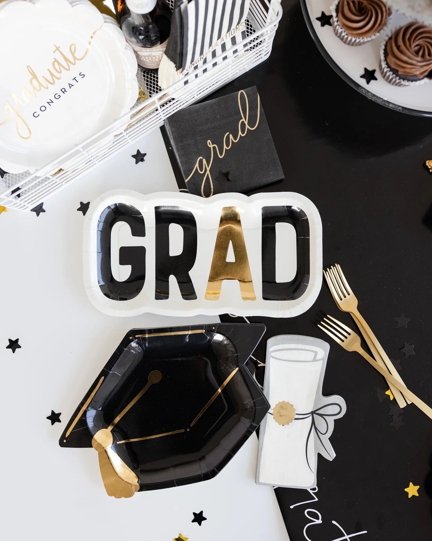 CONGRATS GRAD ROUND DESSERT PLATES