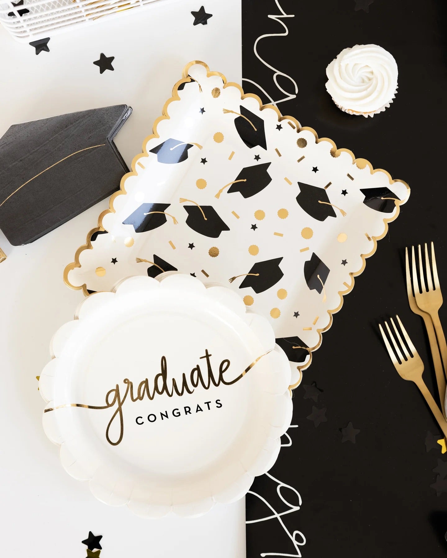 GRADUATION CAP SCATTER DINNER PLATES