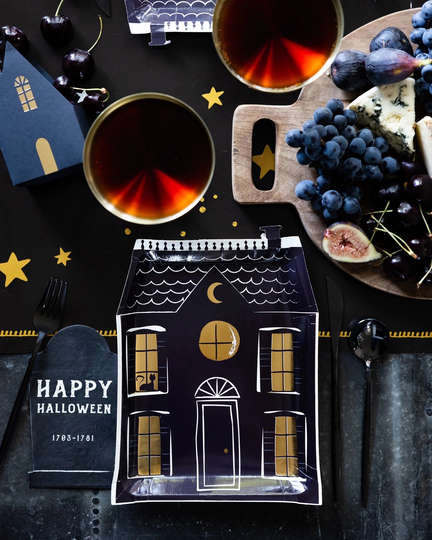 HAUNTED VILLAGE TOMBSTONE DINNER NAPKINS