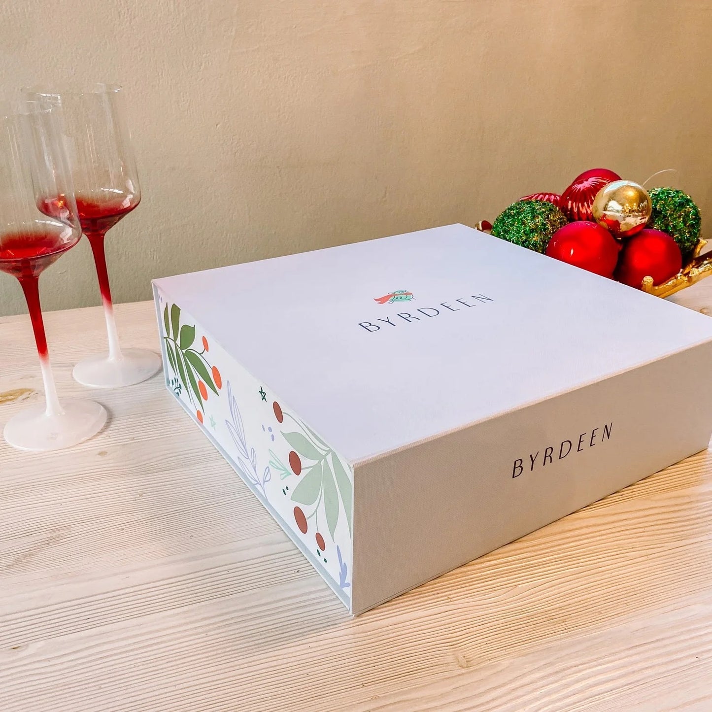 FROSTED BERRY WINE GLASS - Set of 4