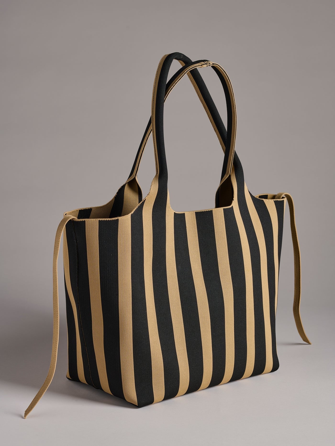 ROBBIE TOTE BLACK AND BEIGE