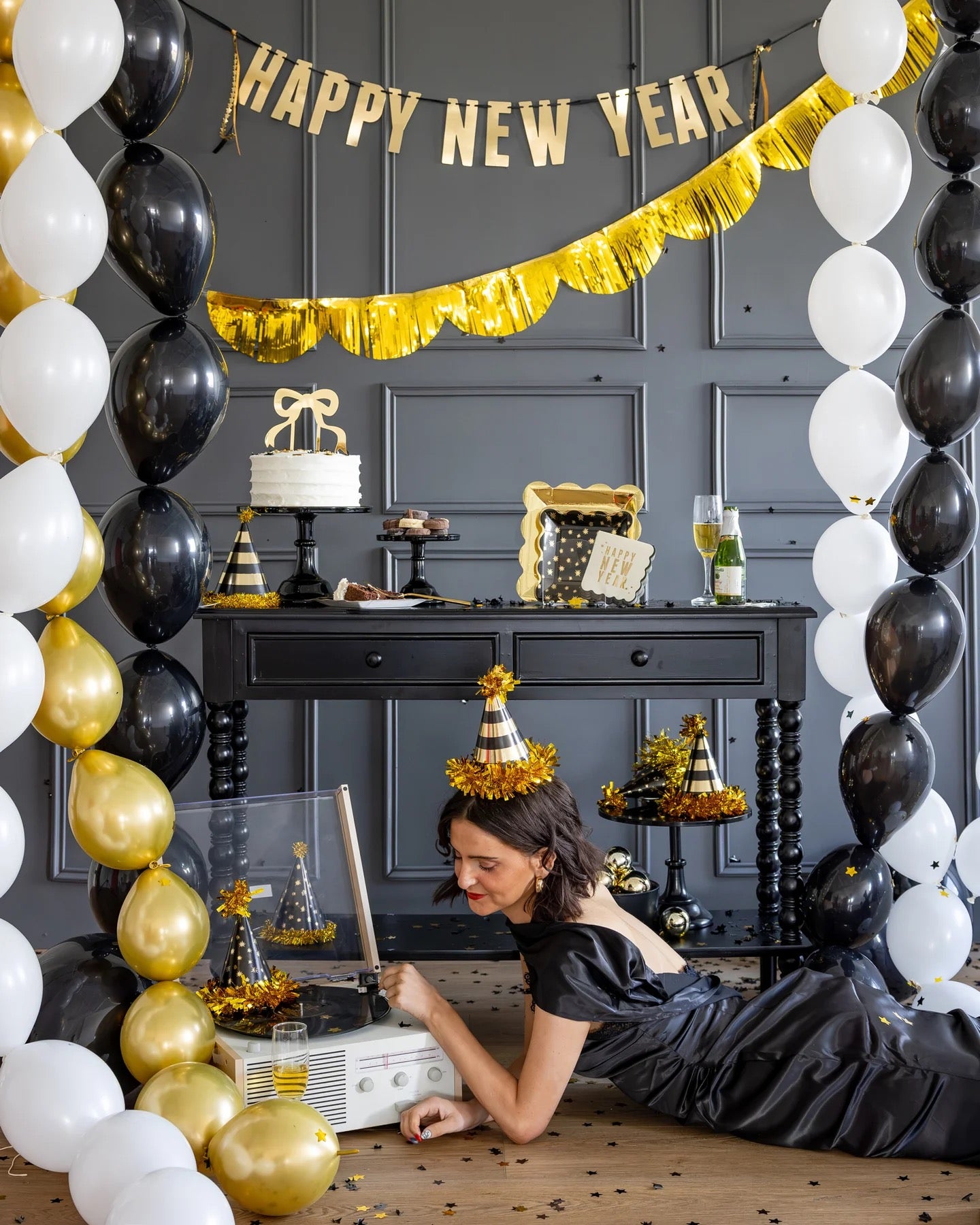NEW YEAR'S STAR PATTERN  DESSERT PLATE