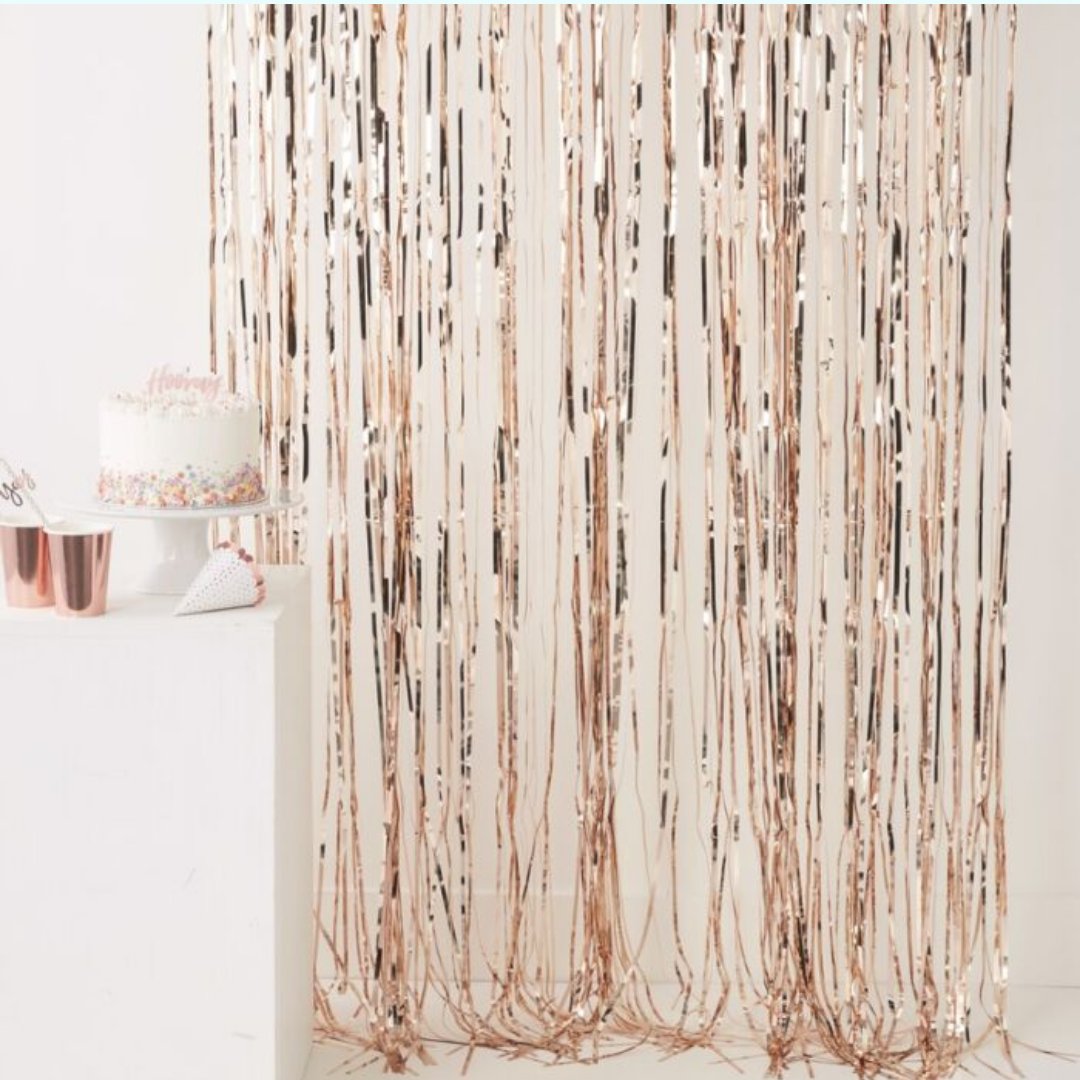 FOIL FRINGE CURTAIN DECORATION