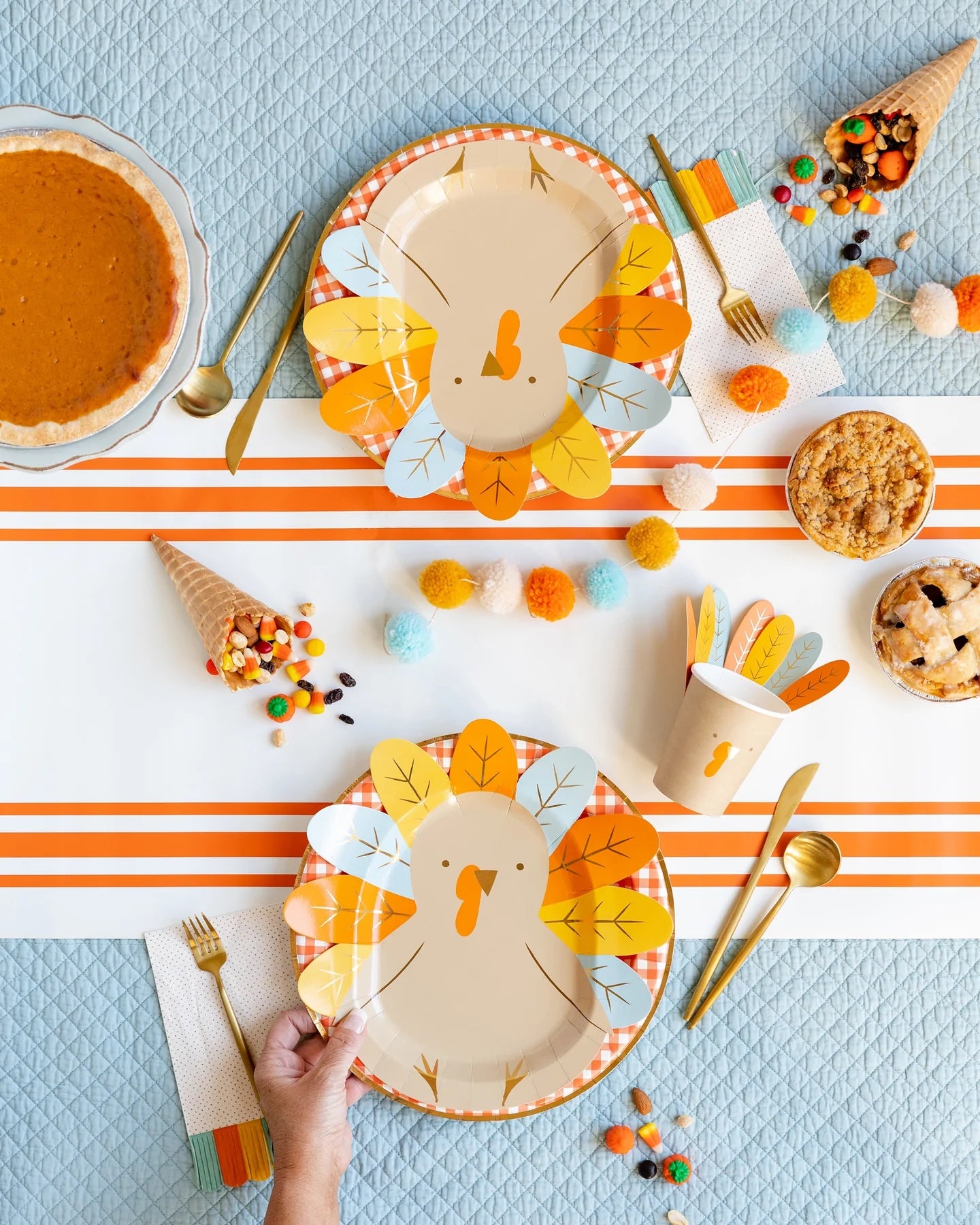 HARVEST SCALLOPED AND FRINGED GUEST NAPKIN