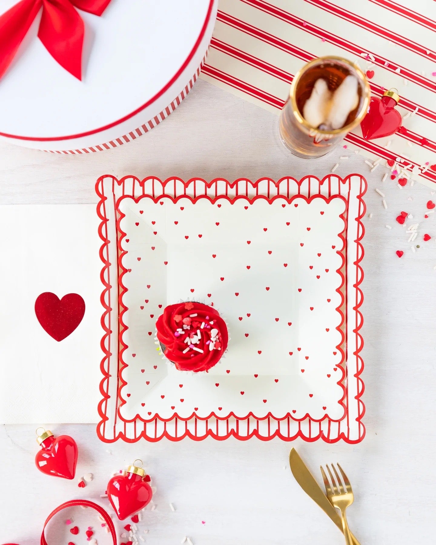 VALENTINE RED SCATTERED HEART SCALLOPED DESSERT PLATES